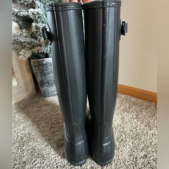 Hunter Classic Black Waterproof Boots - Picture 4 of 4